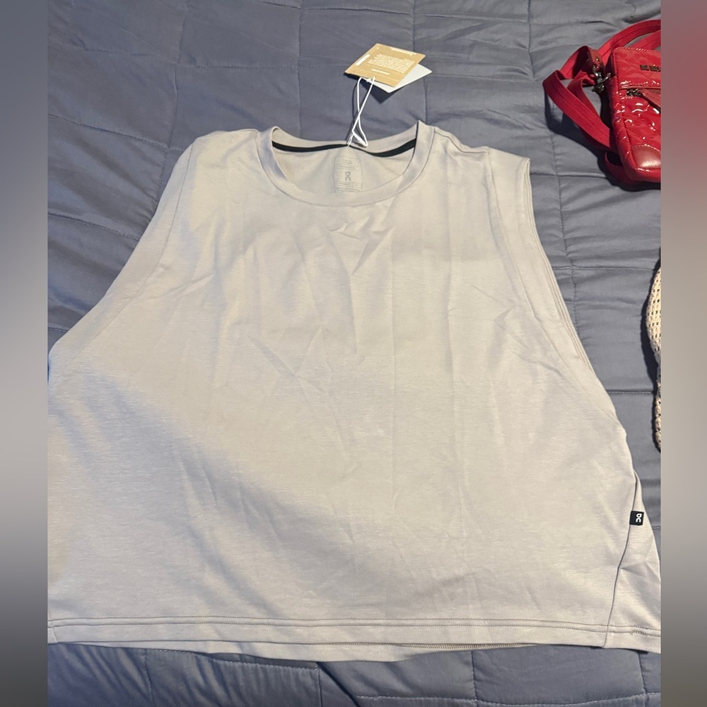 On Cloud Women's focus crop Top size M